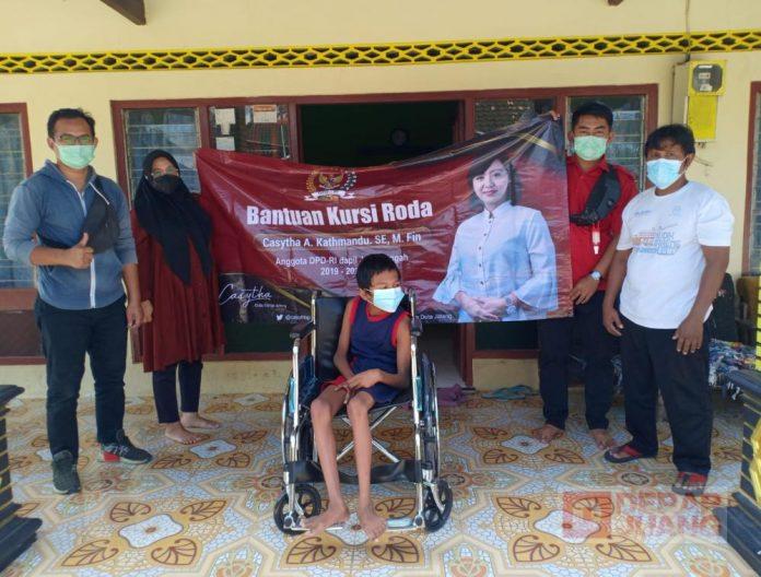 Casytha A. Kathmandu Berikan Bantuan Kursi Kepada Penyandang Disabilitas di Kabupaten Klaten