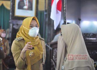 Tinjau Vaksinasi Sentra Pendopo, Mbak Eisti Tegaskan Pendopo Difungsikan Total untuk Rakyat