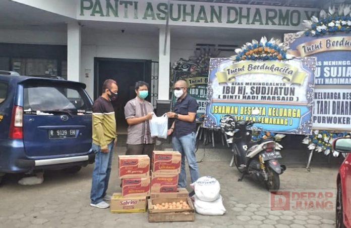 DPC PDI Perjuangan Banyumas Berikan Bantuan Sembako Kepada Panti Asuhan Dharmo Yuwono