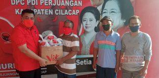 DPC PDI Perjuangan Cilacap Bagikan Daging Kurban Kepada Masyarakat