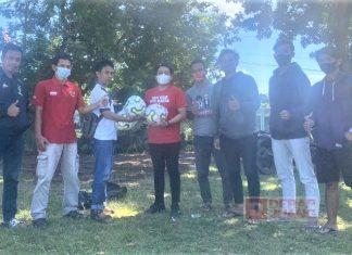 Dukung Kemajuan Sepak Bola, DPC PDI Perjuangan Pemalang Sumbang Sarana Perlengkapan