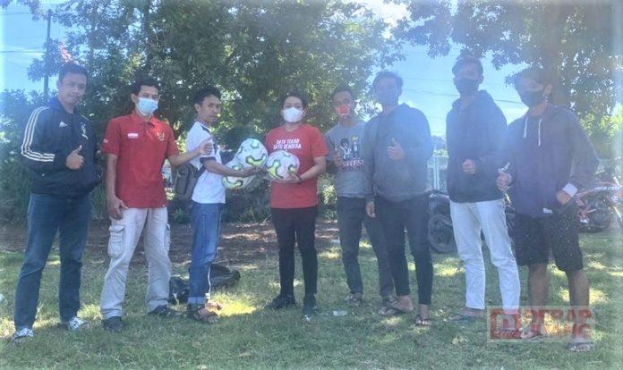 Dukung Perkembangan Sepak Bola, DPC PDI Perjuangan Pemalang Sumbang Sarana Perlengkapan