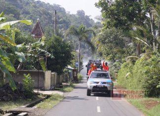 Gandeng Fortasi, Kader Banteng Rawalo Lakukan Penyemprotan Disinfektan di Rumah Warga