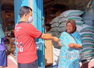 Gandeng Gugus Tugas Covid-19, PAC PDI Perjuangan Madukara Bagikan Masker