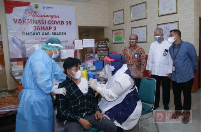 Gencarkan Vaksinasi di Semua Lapisan Masyarakat, Bupati Yuni Gandeng OJK dan BI (2)