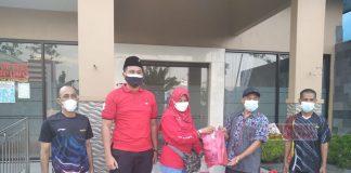 Gotong Royong Kadarwati Bersama Hamenang Wajar Ismoyo Bantu Warga Terdampak Covid-19