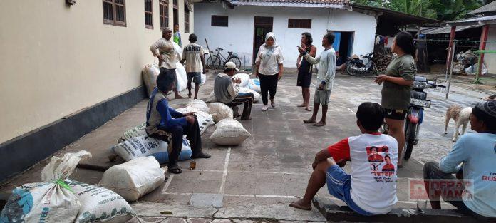 Harga-Gabah-Anjlok-Sri-Ruwiyati-Temui-Petani-di-Desa-Purwodadi2