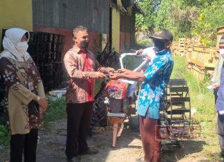 Hartanto Serahkan Bantuan Traktor dan Pompa Air Aspirasi dari Puan Maharani