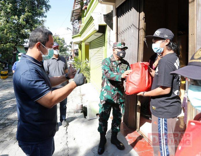 Hendi Turun Langsung Kawal Pembagian Sembako Warga Semarang