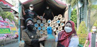 Hetty Purwani Serahkan Bantuan 100 Tabung Oksigen Kepada Pemerintah Kabupaten Klaten