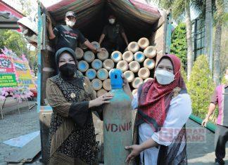 Hetty Purwani Serahkan Bantuan 100 Tabung Oksigen Kepada Pemerintah Kabupaten Klaten