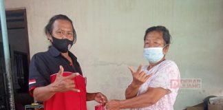 Kader Banteng Jogonalan Salurkan Paket Sembako Kepada Masyarakat Terdampak Covid -19