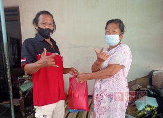 Kader Banteng Jogonalan Salurkan Paket Sembako Kepada Masyarakat Terdampak Covid -19