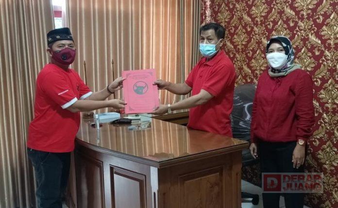 Kader Jalani Isolasi Mandiri, Junaedi Bagikan Sembako dan Vitamin