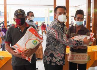 Kader PDI Perjuangan dari Senayan Turun Grobogan Berikan Bantuan Sosial