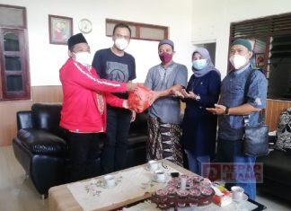 Kerja Kemanusiaan, DPC PDI Perjuangan Batang Salurkan Bantuan untuk Warga Terdampak Pandemi