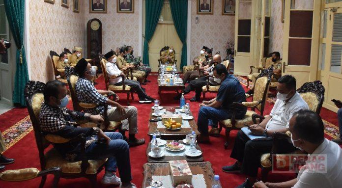 Koordinasi bersama Abdi Ndalem Kadilangu, Bupati Demak Urun Rembug Kala Kondisi PPKM Darurat