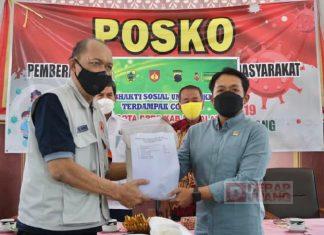 Mas Aldi Salurkan Bantuan untuk PKL Terdampak PPKM Darurat