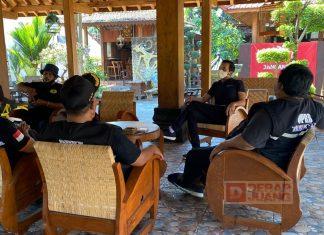 PDI Perjuangan Magelang Sumbang Baju Hazmat dan Sembako