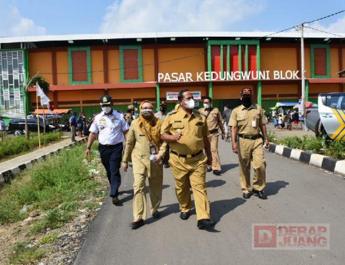 Pantau PPKM Darurat, Riswadi Tinjau Pasar Baru Kedungwuni