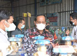 Pastikan Stock Tabung Oksigen Terpenuhi, Riswadi Tinjau Penyuplai