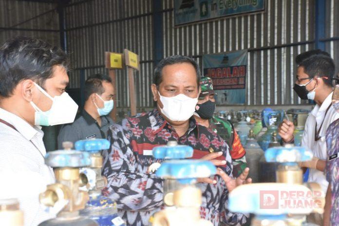Patikan Stock Tabung Oksigen Terpenuhi, Riswadi Tinjau Penyuplai