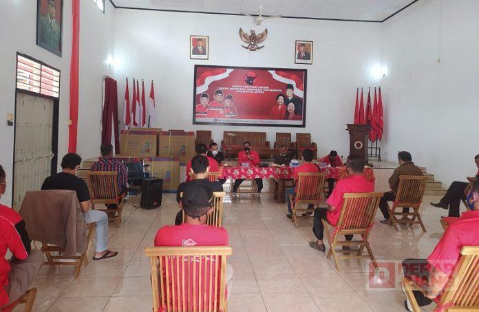 Penyerahan Simbolis Kursi Roda ke Seluruh PAC Jepara
