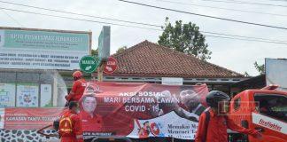 Perangi Covid-19, DPC PDI Perjuangan Cilacap Lakukan Penyemprotan Disinfektan di Jeruklegi