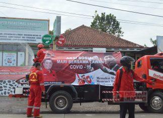 Perangi Covid-19, DPC PDI Perjuangan Cilacap Lakukan Penyemprotan Disinfektan di Jeruklegi