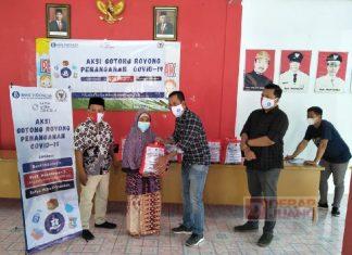 Prof. Hendrawan Bagikan Sembako untuk Kaum Duafa
