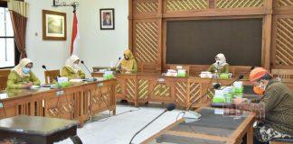 Ristawati Pimpin Rapat Evaluasi Pemantauan Covid-19 Tingkat Kecamatan