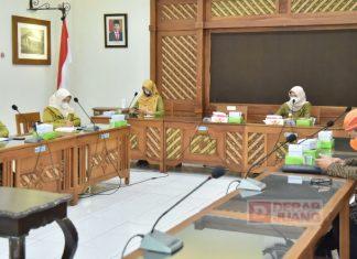 Ristawati Pimpin Rapat Evaluasi Pemantauan Covid-19 Tingkat Kecamatan