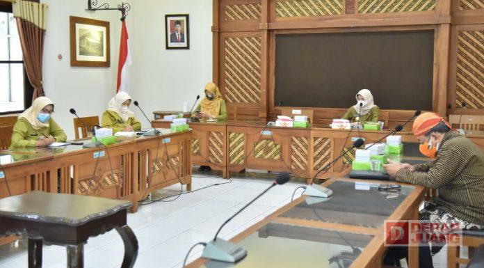 Ristawati Pimpin Rapat Evaluasi Pemantauan Covid-19 Tingkat Kecamatan
