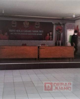 Semprot Disinfektan, Ikhtiar Kader Komunitas Juang Batang Tangkal Corona