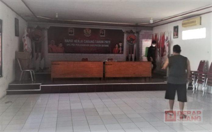 Semprot Disinfektan, Ikhtiar Komunitas Juang Batang Tangkal Corona (3)