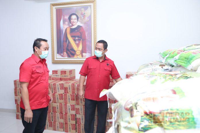 Serahkan Gajinya, Kader PDI Perjuangan Kota Semarang Gotong Royong Bantu Penanganan Covid-19 (2)