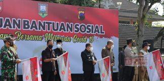 Sumbangkan Gajinya, Bambang Kribo Borong Beras untuk Masyarakat