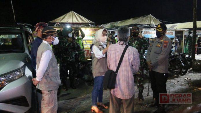 Terapkan PPKM Darurat, Bupati Tiwi Lakukan Sidak Pemberlakuan Jam Malam