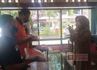 Terapkan PPKM Darurat, Sri Mulyani Berikan Bantuan Kepada PKL di Alun-alun Klaten