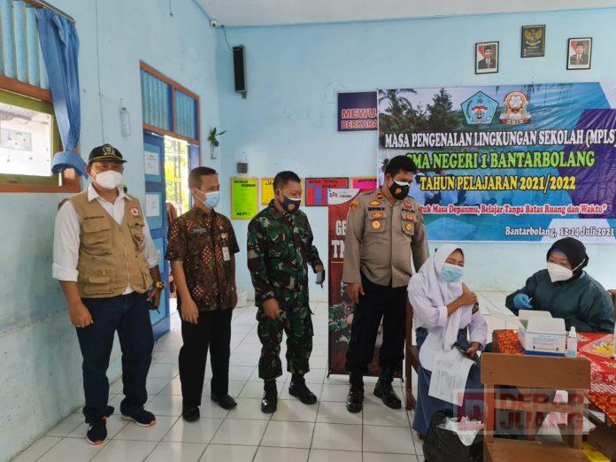 Tinjau Vaksinasi Massal di SMA N 1 Bantarbolang, Budi Harmanto Anak-anak Didik Kita Harus Sehat