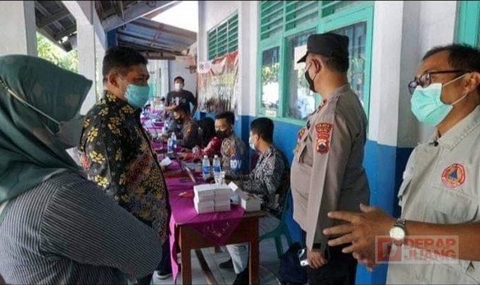 Tinjau Vaksinasi Siswa SMP, Nuryani Harap PTM Segera Terlaksana (2)