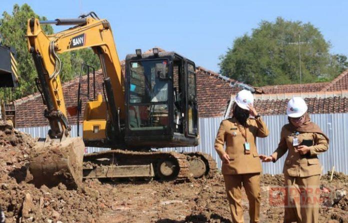 Tri Yuli Setyowati; Pembangunan Gedung Radiologi dan Laboratorium Harus On The Track