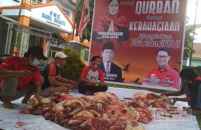 Utut Adianto Bagikan Daging Kurban Bagi Warga Kebumen