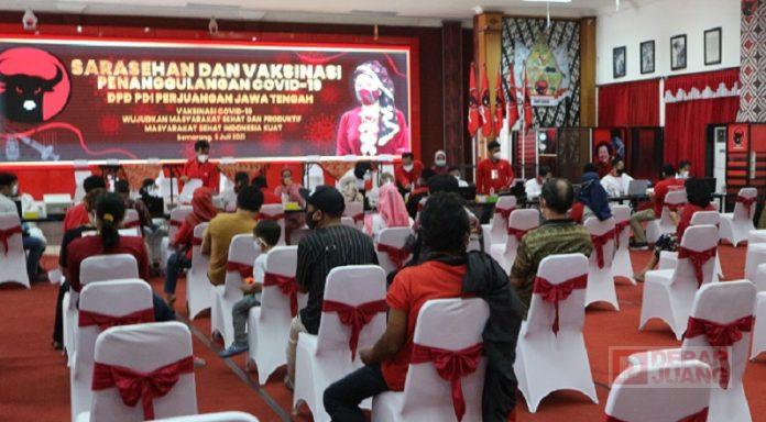 Warga Jawa Tengah Ikuti Vaksinasi di Panti Marhaen (4)