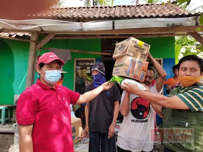 Wujud Kepedulian Kader Partai, Andry Salurkan Bantuan Sembako Kepada Warga Terdampak Banjir
