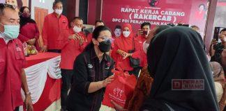 Agustina Wilujeng Bagikan Paket Sembako Kepada Anak Yatim dan Difabel