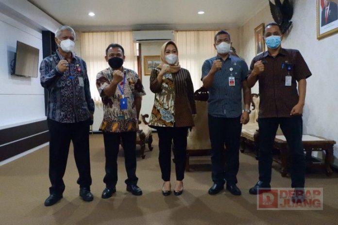 Angkat Plt Dirut PDAM, Bupati Tiwi Saya Minta PDAM Bisa Tetap Efisien dan Memiliki Sense of Crisis