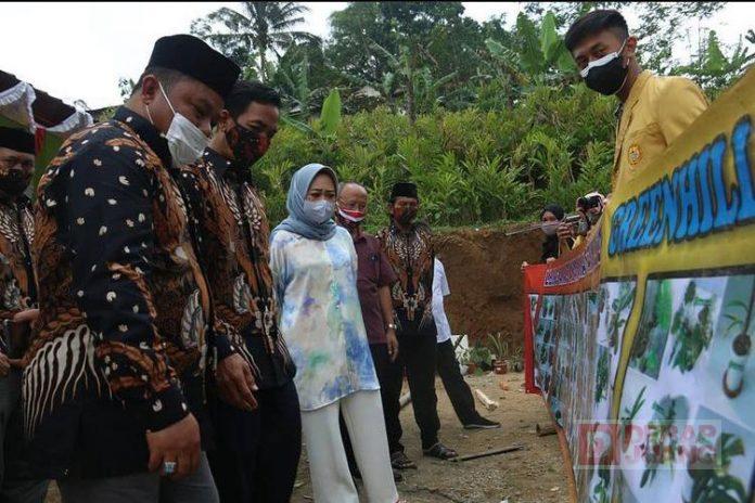 Apresiasi Pemuda Bangun Madin, Bupati Tiwi Bisa Menjadi Inspirasi Banyak Orang