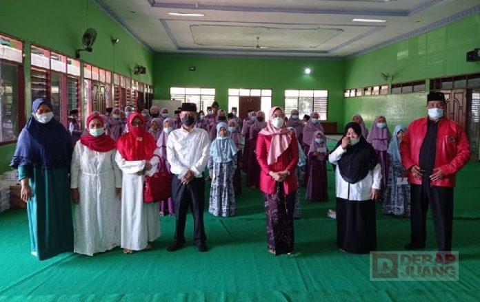 Berbagi bersama Anak Yatim, Langkah Progresif Kader PDI Perjuangan Demak Rayakan HUT RI-76