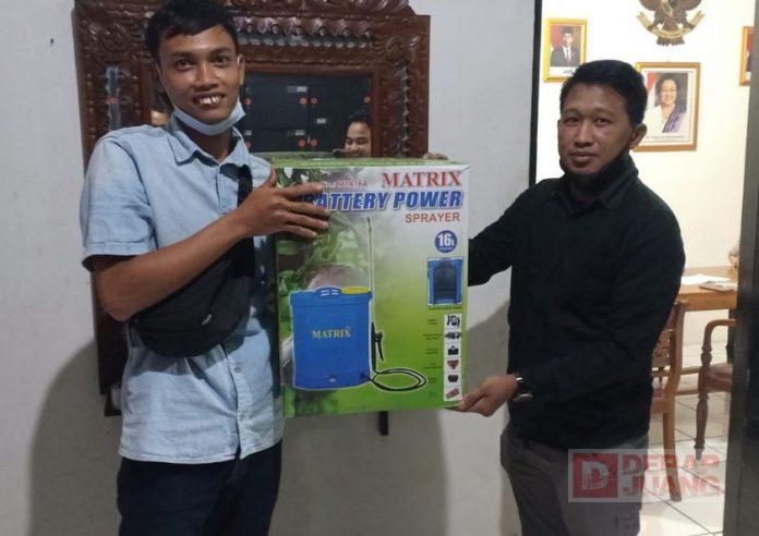 Berikan Bantuan Alat Semprot Disinfektan, AMJ Hendri Wujud Kepedulian Komunitas Juang Cegah Covid-19